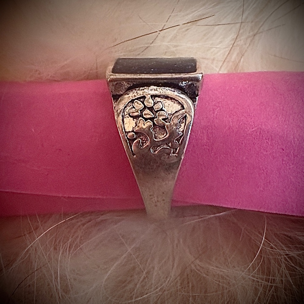 Women’s ring - Picture 2 of 2